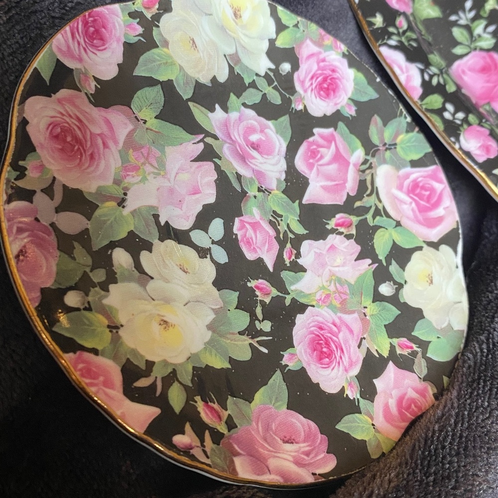Vintage Black Heart Shaped Trinket Plate w/ Pink Roses - Picture 2 of 6